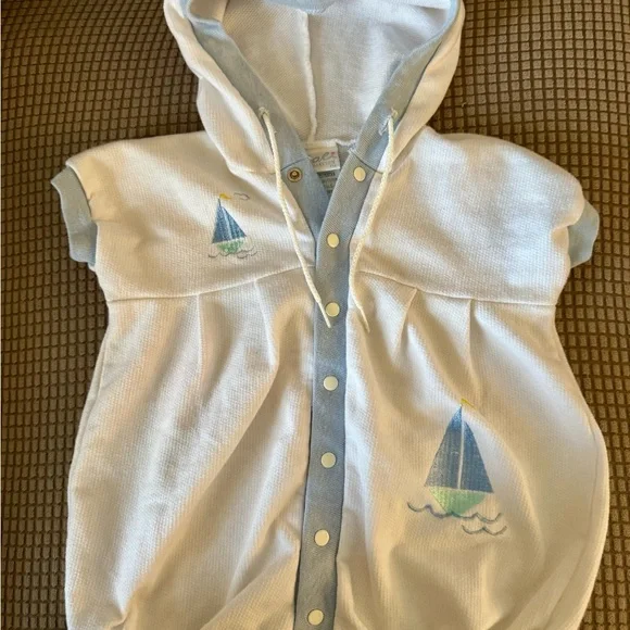 Lot of 5 Adorable Baby Boy Outfits of varied sizes - Picture 4 of 13